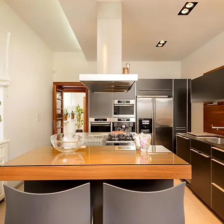Вилла Exclusive Seafront 5 Bedrooms Mestro Outdoor Pool Сплит