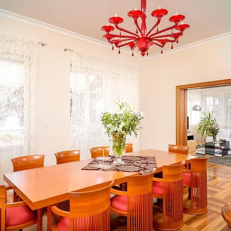 Exclusive Seafront 5 Bedrooms Mestro Outdoor Pool Вилла Сплит