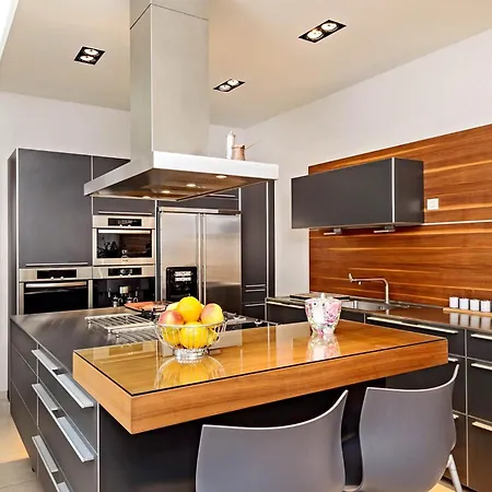 Exclusive Seafront 5 Bedrooms Mestro Outdoor Pool