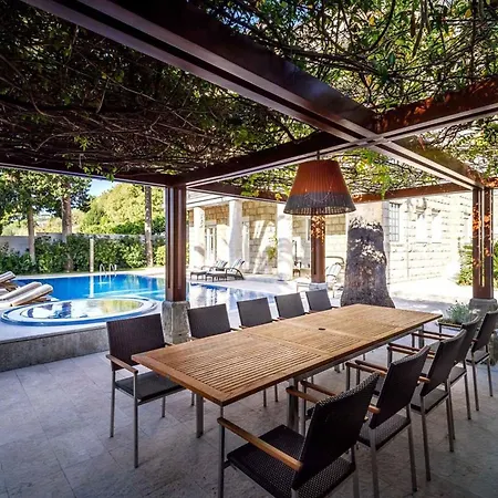 Exclusive Seafront 5 Bedrooms Mestro Outdoor Pool *