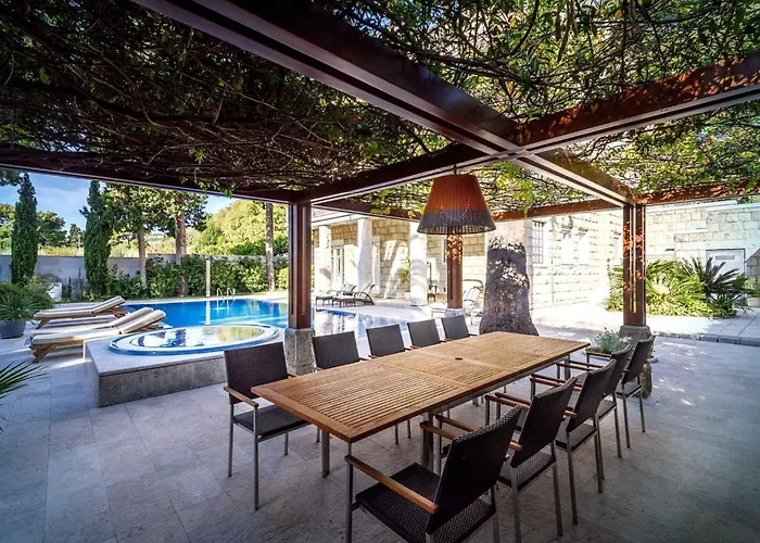 Exclusive Seafront 5 Bedrooms Mestro Outdoor Pool *